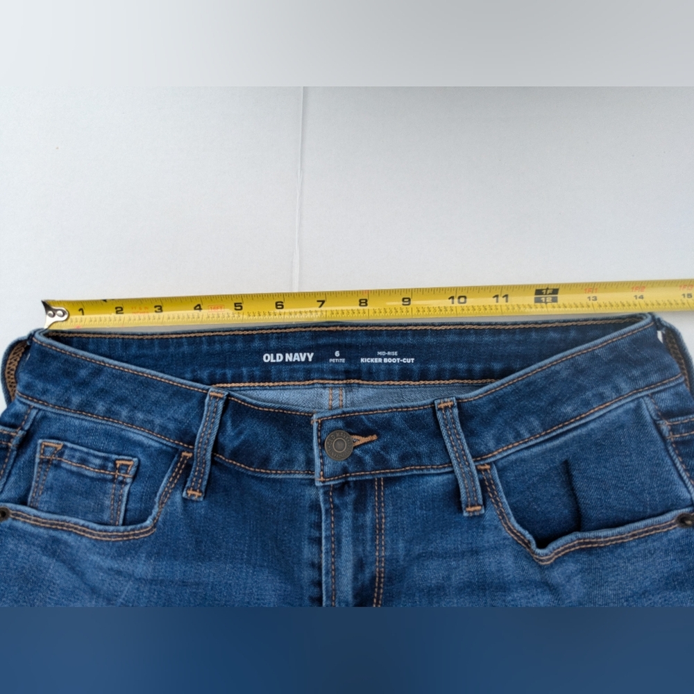 Old Navy Mid Rise Kicker Bootcut 2 Pair Medium & Dark Wash Jeans Size 6 Petite - Picture 12 of 16